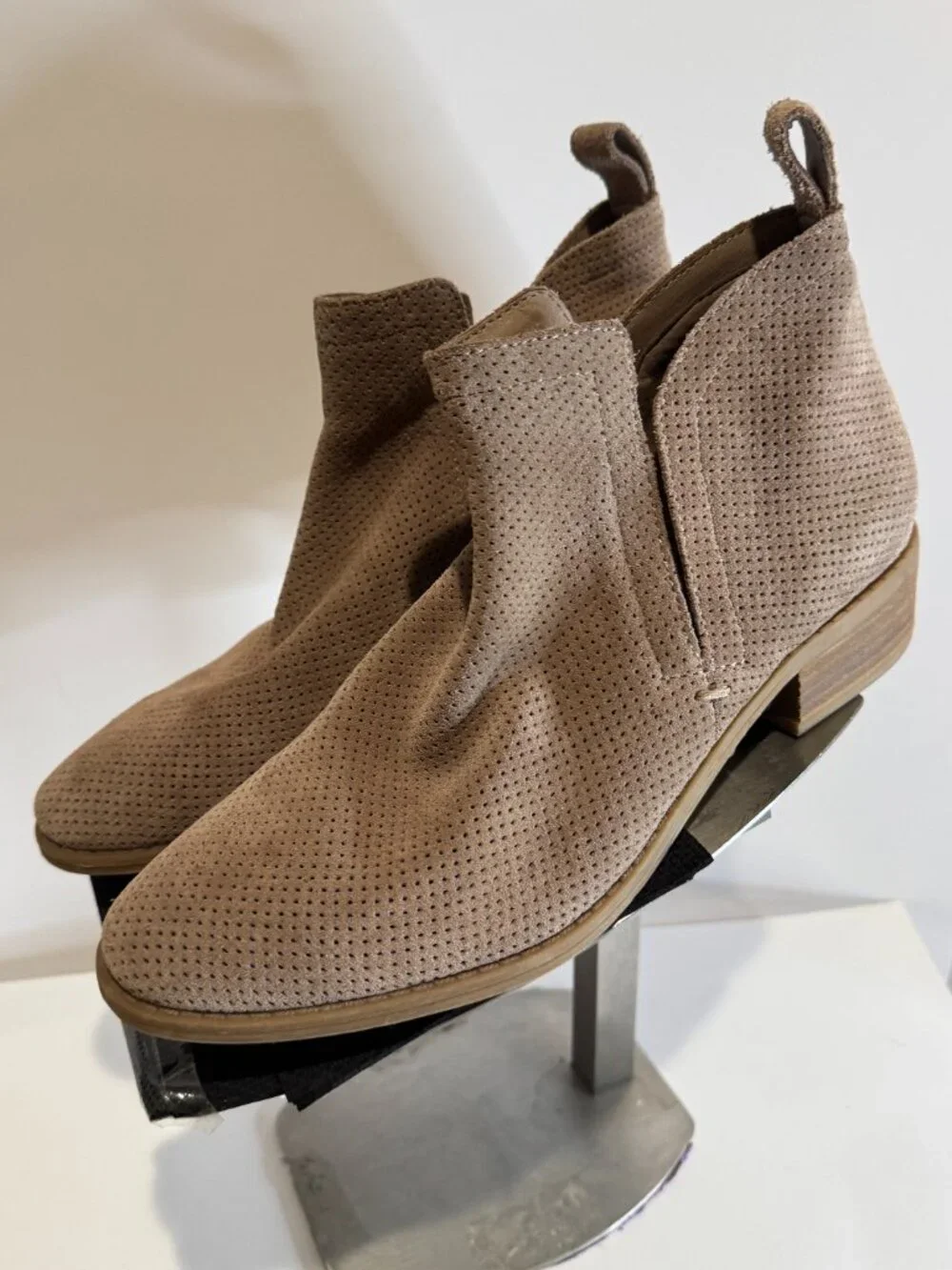 Dolce Vita Ankle Boots size 8.5